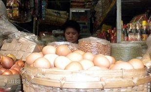 Harga Anjlok, ASN Jateng Borong Telur Ayam dari Peternak