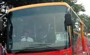 BUSWAY: Cegah Orang Nyebrang, Jalur Bus TransJ Dipagari