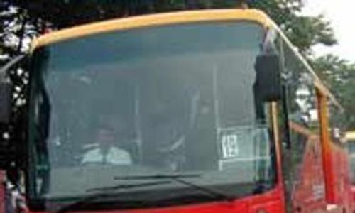 BUSWAY: Cegah Orang Nyebrang, Jalur Bus TransJ Dipagari