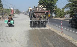 PELEBARAN JALAN: Proyek Pelebaran Jalan Solo-Sragen Dikeluhkan Warga