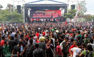 DANGDUT MERIAHKAN PADUSAN DI OMAC