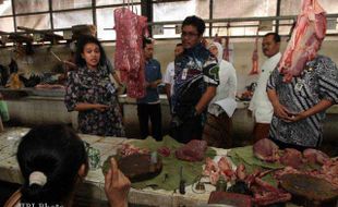 SIDAK PASAR: Dispertan Temukan Daging Sapi Glonggongan di Pasaran