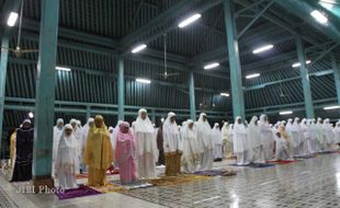 RAMADAN 2014 : Sebagian Masjid di Solo Sudah Gelar Tarawih Jumat (27/6/2014) Malam