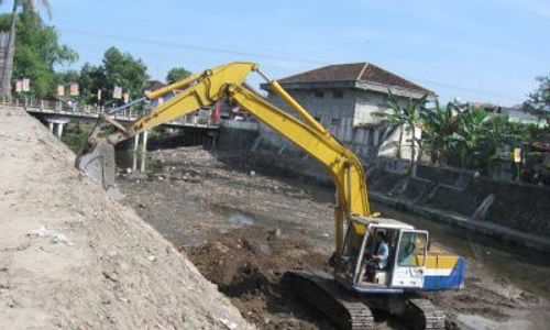  DPRD SAYANGKAN TAPD Hanya Ajukan Pembelian 1 Backhoe