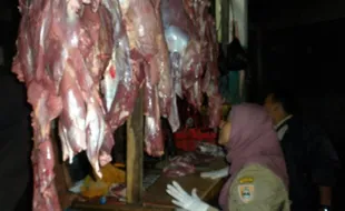 DAGING GLONGGONGAN: Tim Gabungan Tegur Penjual Daging Glonggongan