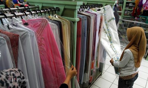 FASHION LEBARAN : Mukena Mulai Diburu