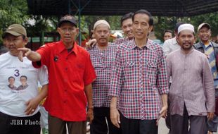 JOKOWI KUNJUNGI WARGA JAKUT