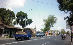 Lampu Penerangan Jalan di Pasar Sentolo Mati, Rawan Kecelakaan