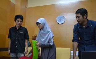 KARYA MAHASISWA: Alat Pelipat Baju Ringankan Usaha Laundry