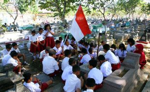   ZIARAH KE MAKAM PAHLAWAN