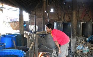 PENGRAJIN ALKOHOL Tanda Tangani Kesepakatan dengan Petani