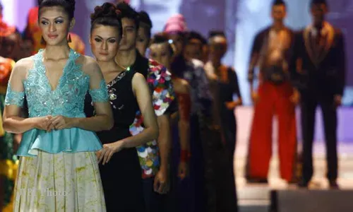 SOLO BATIK FASHION: Saat Batik Jadi Inspirasi Busana...