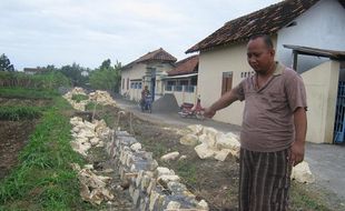 Konflik Kepentingan, Padat Karya di Desa Bendungan Mandek