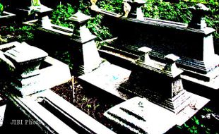 Dekati Pemilu, Ada Caleg Datangi Makam