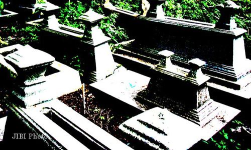 Dekati Pemilu, Ada Caleg Datangi Makam