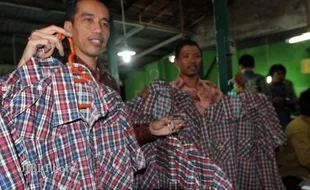 PILKADA DKI: Pendukung Jokowi Siapkan 200 Ribu Baju Kotak-kotak untuk Putaran II