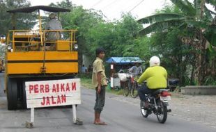  PERBAIKAN Jalur Alternatif di Karanganyar Dikebut