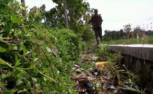 SAMPAH MENYUMBAT IRIGASI