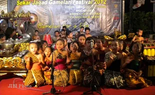 SEKAR JAGAD GAMELAN FESTIVAL: TNI dan Warga Berjoget Bersama 