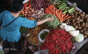 Harga Sembako Mahal Bikin Emak-Emak Soloraya Galau, Masak atau Beli?