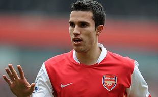 TRANSFER PEMAIN: Wenger Ingin Polemik Van Persie Segera Berakhir