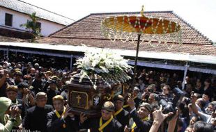 MASA DEPAN SOERYA SOEMIRAT: Pengganti Gusti Heru Masih Teka-Teki