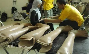 Inisiatif Zakat Indonesia Bagikan Kaki Palsu, Butuh? Hubungi Nomor Ini!