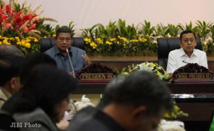 SBY PIMPIN RAPAT KABINET TERBATAS