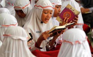 500-an SISWA SD & SMP IKUTI KHATAMAN AL QUR'AN