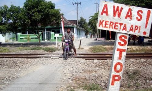 KEBIJAKAN LALU LINTAS : Bus Tabrak Portal Rel, Pelaku Peroleh Sanksi Tegas