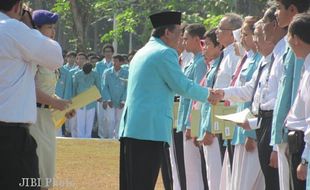 REKTOR UNS Lantik 5.541 Mahasiswa Baru