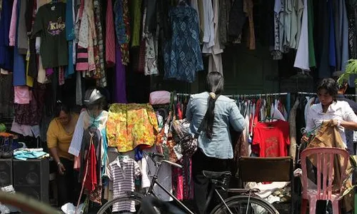 AWUL-AWUL : Tips Belanja Baju Bekas