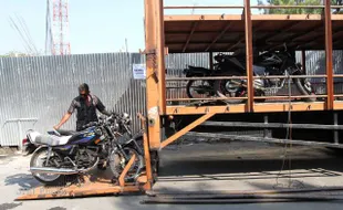 MUDIK GRATIS: Sepeda Motor Pemudik yang Diangkut Truk Sudah Diambil