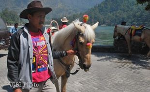 OBJEK WISATA MAGETAN : Siapakah Kyai Pasir dan Nyai Pasir di Balik Mitos Telaga Sarangan?