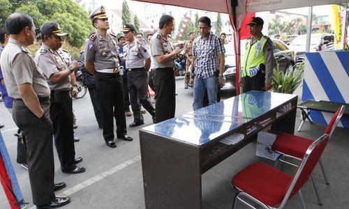 PASCA AKSI TEROR, Tim Mabes Polri Sambangi Pospam Gladak