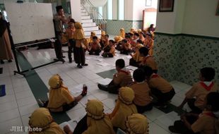 BELAJAR BAHASA INGGRIS DENGAN GERAKAN TUBUH