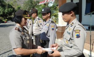 KAPOLRES WONOGIRI SERAHKAN PENGHARGAAN