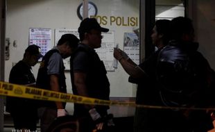 POLISI KUMPULKAN BARANG BUKTI