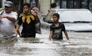    BANJIR, 250.000 Warga Manila Mengungsi