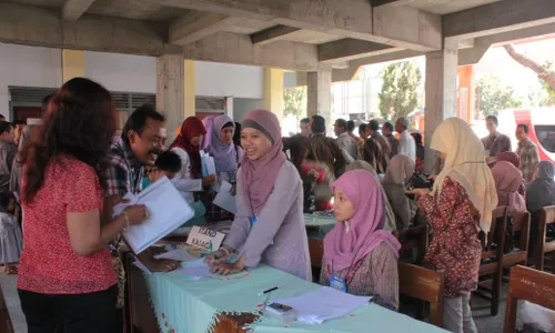 BERTEMU DI REUNI SEKOLAH