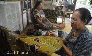  PENGRAJIN BATIK Rintis Produk Ramah Lingkungan