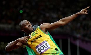 LARI 100 METER OLIMPIADE: Raih Emas, Bolt Cetak Rekor