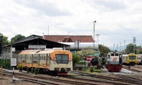 Pemudik Lewat Stasiun Senen Masih Banyak