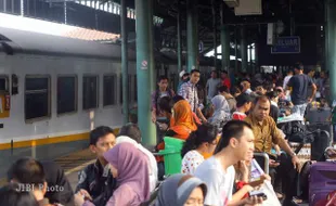 Tidak Ada Tiket Berdiri, Penumpang Mudik dengan Kereta Api Menurun