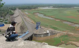 Air Waduk Gajah Mungkur Surut, Nelayan Raup Untung