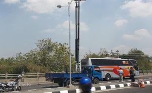  DKP KARANGANYAR Tambah Lampu Penerangan Jalan