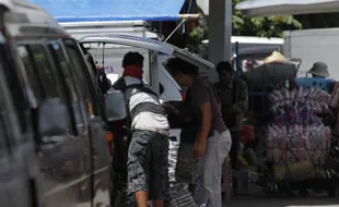 Tertibkan PKL Bermobil Sekitar Pasar Klewer Solo, Petugas Satpol PP Sampai Menyamar Jadi Pembeli