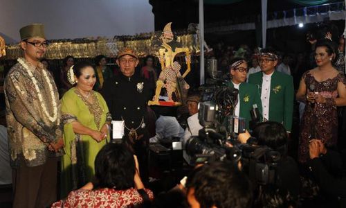 PERNIKAHAN NUNUNG: Pesta Nunung, Pestanya Rakyat