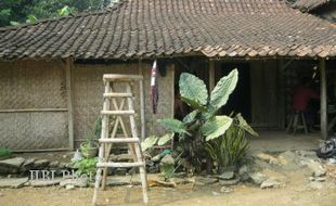  15 WARGA MISKIN Dapat Bantuan Bedah Rumah 