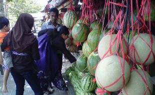   Semangka Masaran Diserbu Pemudik